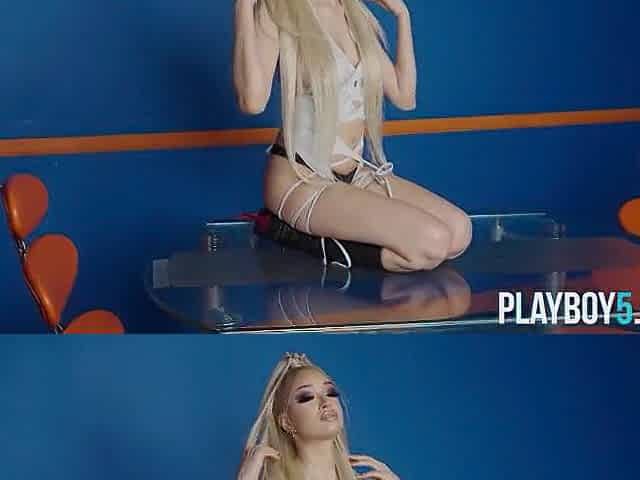 Mixed race teen blond Scarlett Bloom discloses her hawt undressed body