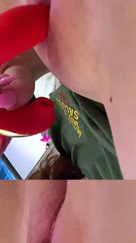 Amateur Close Up Squirting Masturbation