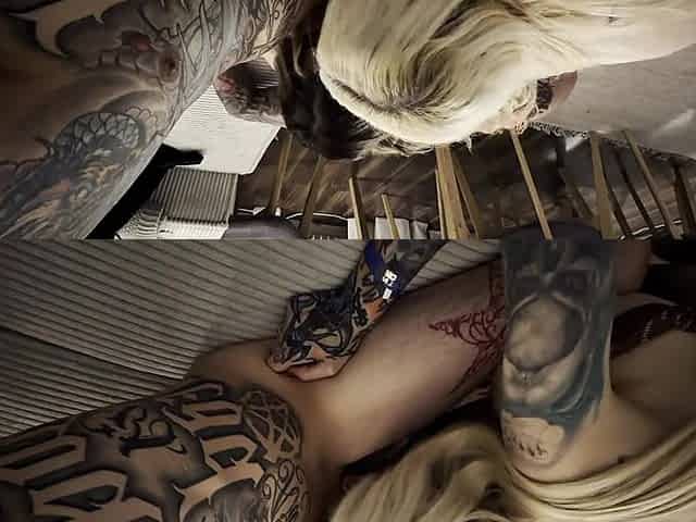Lustful sluts threesome smutty sex scene