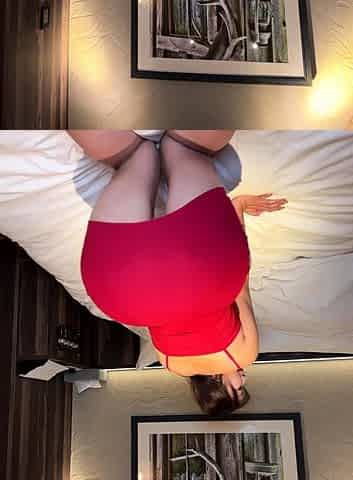 Close up pussy solo dildoing