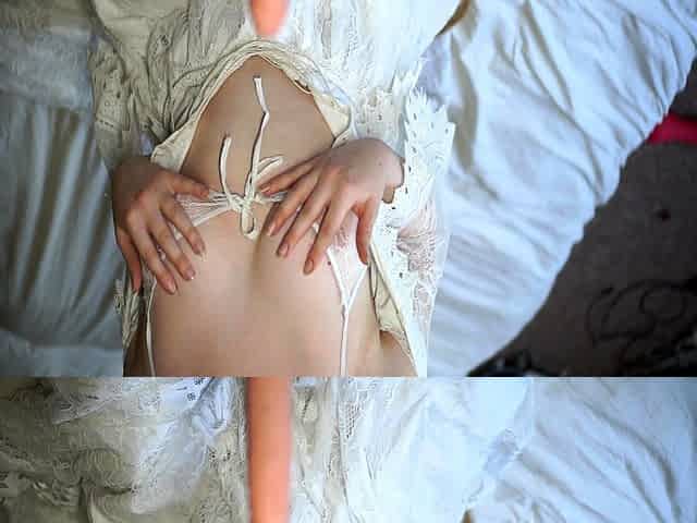 Hot amateur webcam teen masturbates for their fans
