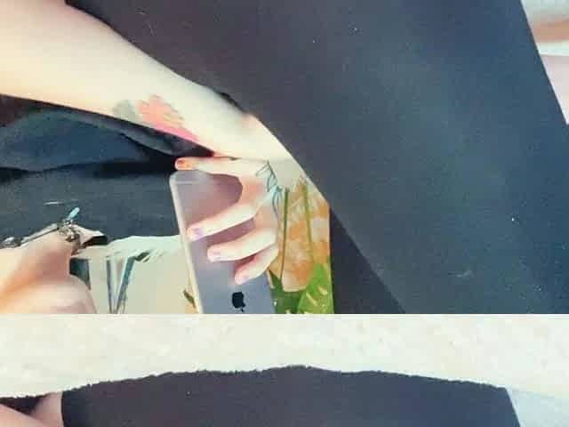 Hot amateur webcam teen masturbates for their fans