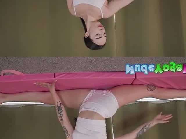 Large Butt Scarlett Rosewood Masturbate During the time that Performing Bare Yoga