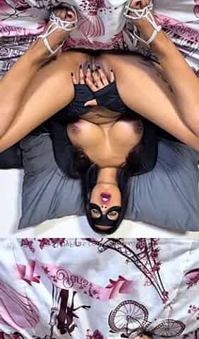 Big boob brunette masturbates on webcam