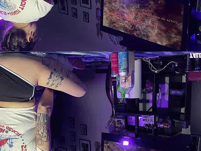 Large Booty Tomboy playing Drakengard wearing dolphin shorts (SFW MOVIE)