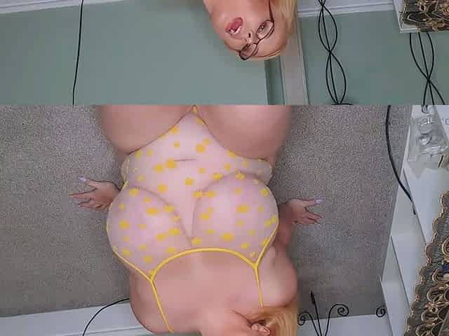 Amateur Big Boobs jerks Big Dick