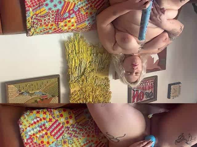 Squirting golden-haired bimbo