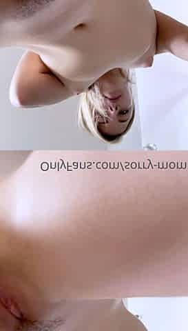 Naked amateur webcam girl fingering her pussy live on camera