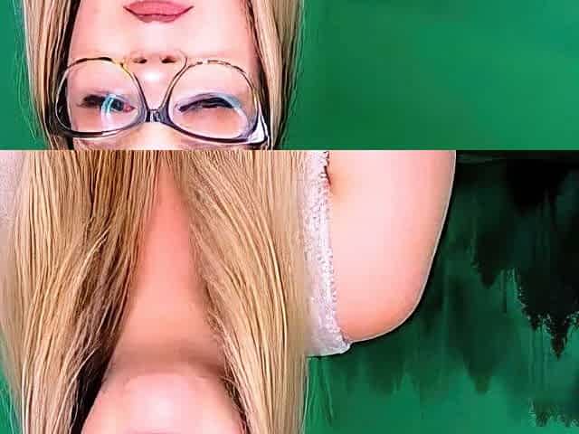 Close up MILF masturbation