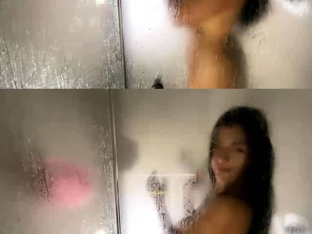 Big boob brunette masturbates on webcam