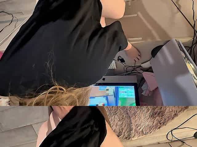 I took my roommate away from the game and that babe let me cum on her