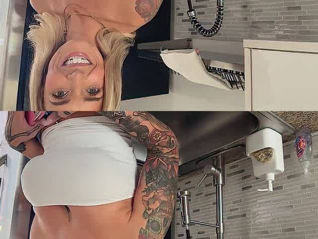 Alex Adams And mother I'd like to fuck Mandy FoXXX Work Out A Deal - Mandy FoXXX - Alex Adams