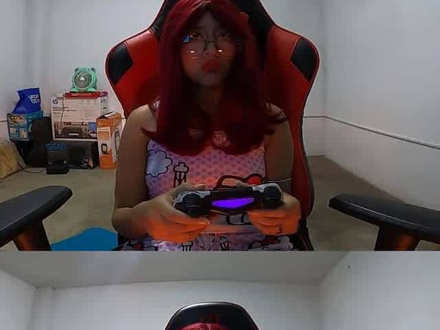Please play with my cunt and fill it with milk whilst I'm playing movie scene games.