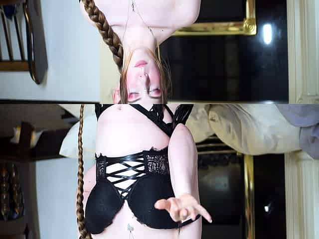 Big boob brunette masturbates on webcam
