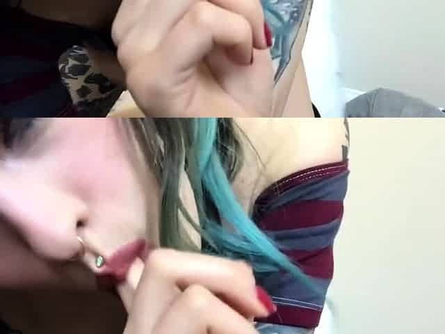 Solo Teen Babe in Boots Masturbates with Toy