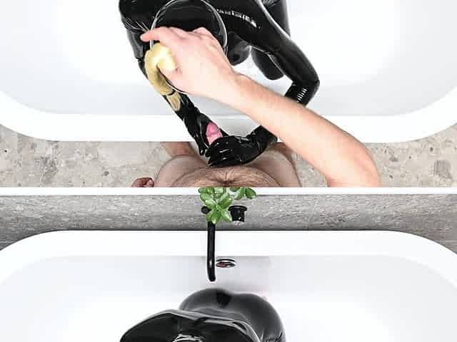 Latexdoll Handjob