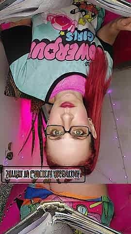 La CHICA NERD de tu clase solo quiere PERDER LA VIRGINIDAD yaaaaa!!!