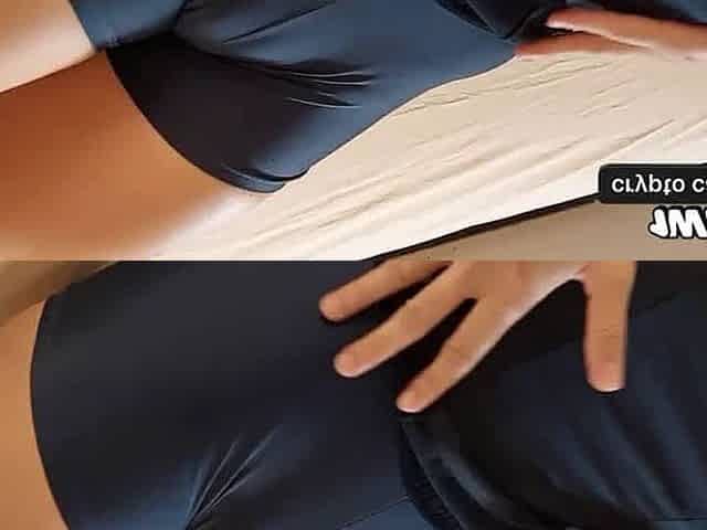 Sinto prazer em vestir os cut-offs apertados de latex da minha cunhada.