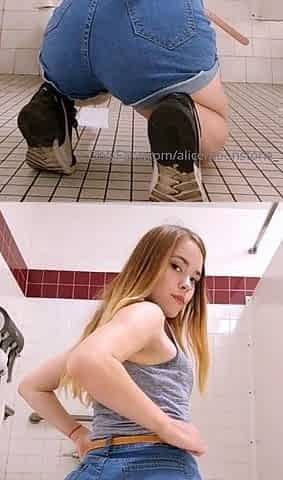 Amateur Webcam Cute Teen Plays Solo with Big Dildo