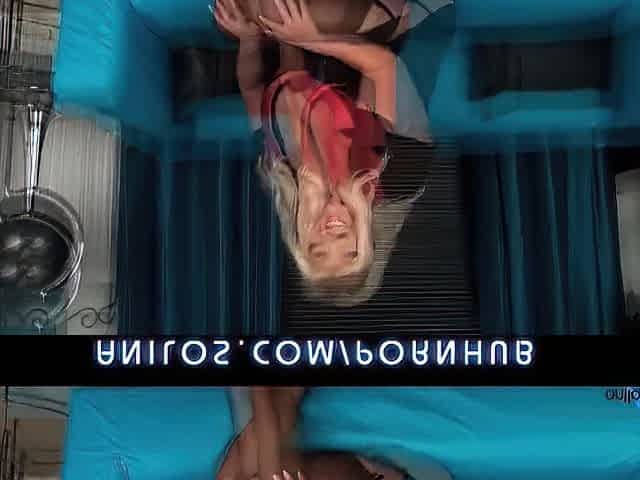 Breasty cougar Lana Cox hawt finger bang