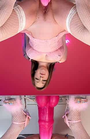 Big boobed babe masturbating