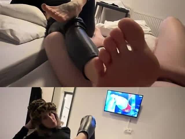He Has to Masturbate and I Excite Him with My Feet Near His Face