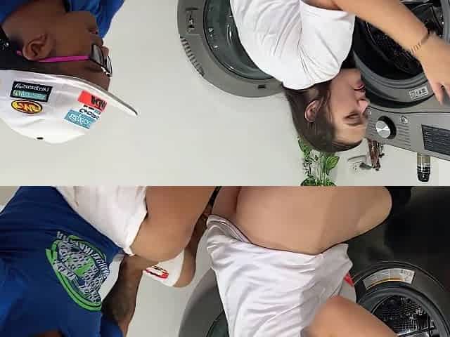I Find My Pregnant Stepsister Trapped In The Washing Machine, In Exchange For Helping Her