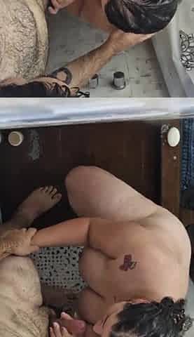 Pair enjoys oral in the shower
