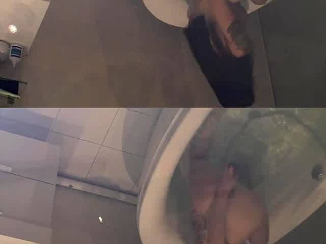 Scarlett toys her hot pussy