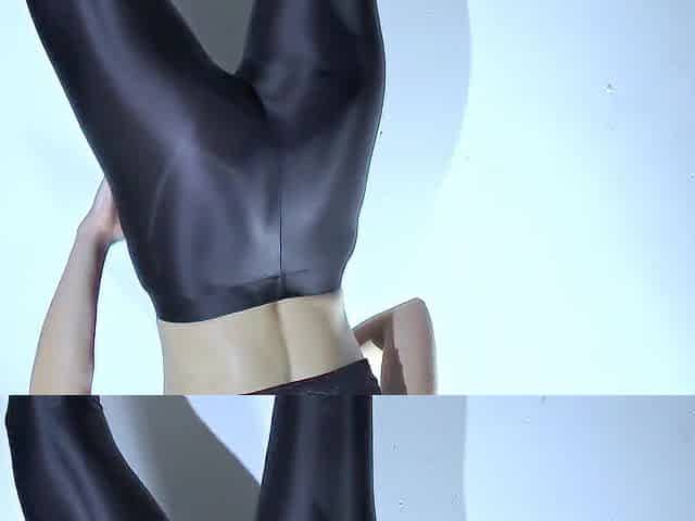 THIS GUY CUMS OVER MY SHINY SPANDEX LEGGINGS