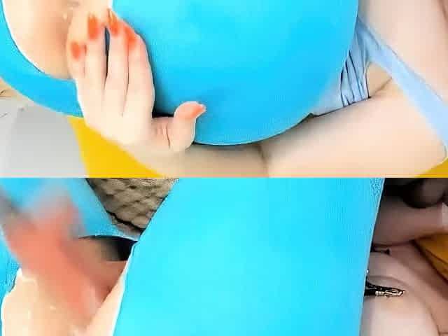 Amateur brunette double toying on webcam