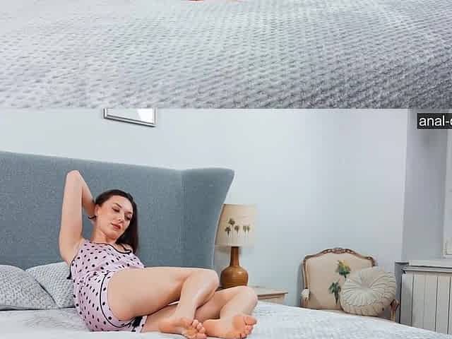 Jolene Summers tries vibrator in her butt