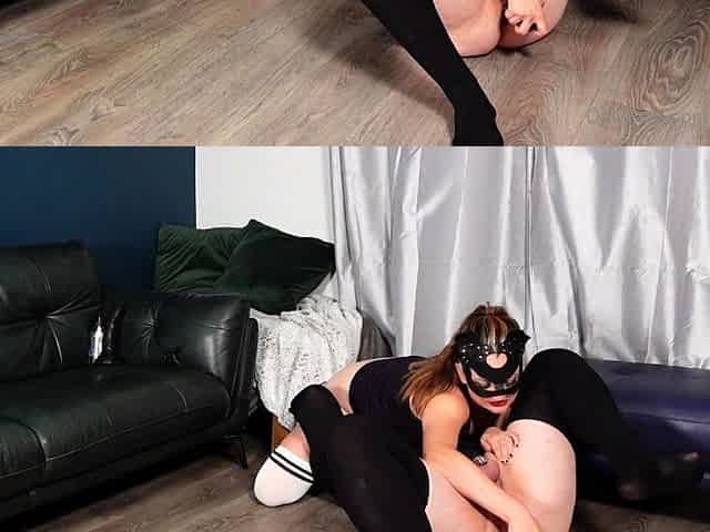 Webcam GF masturbating with dildo toy