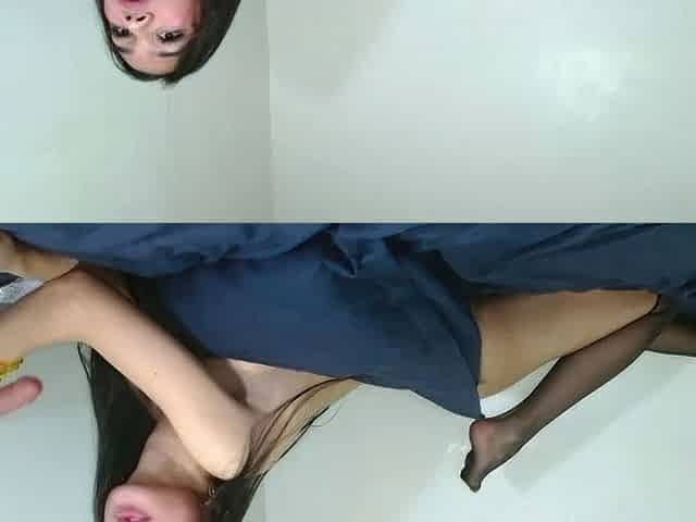 Amateur Webcam Teen Flashes Masturbates