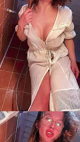 BIZARRE WETTING SESSION FEATURING PEESTELLA