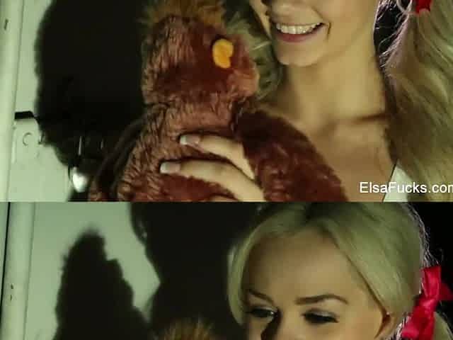 Virginal Elsa bangs a masked stranger in an alleyway