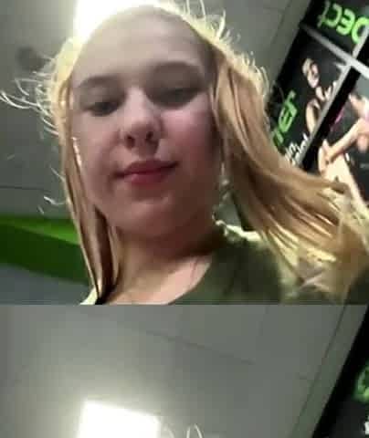 Masturbating cunt close up