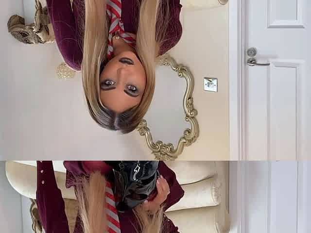 Close up MILF masturbation