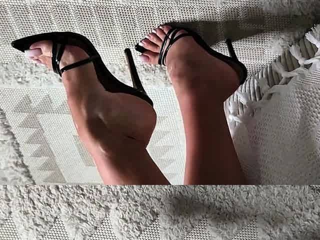 Hot amateur european foot and pantyhose fetish