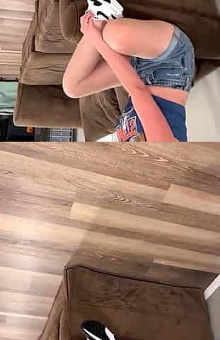 Amateur Foot Fetish Girlfriend Sucks and gives a Footjob