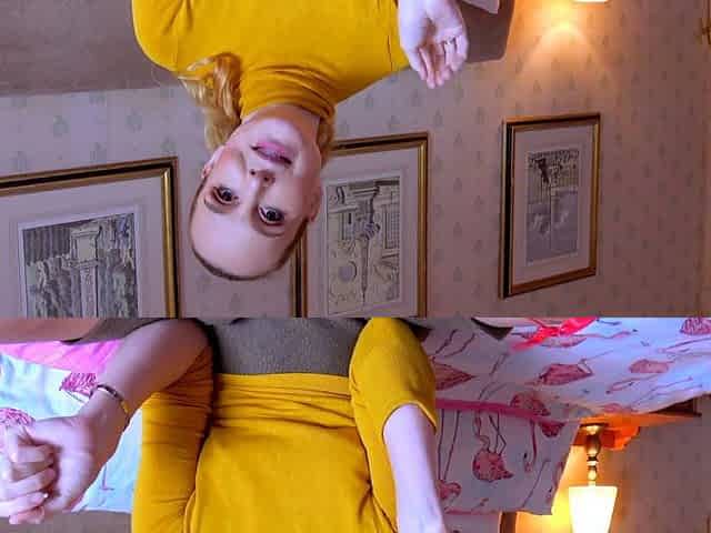 Close up MILF masturbation