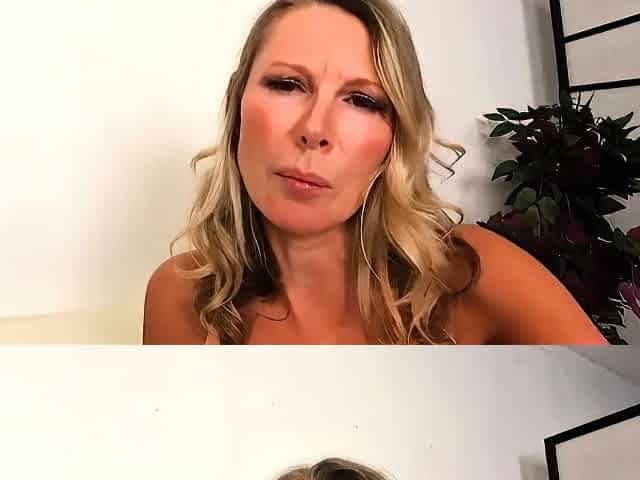 Close up MILF masturbation