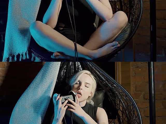 ASMR Licking & Throat Sounds, Roleplay with Elsa (3Dio, 4K)