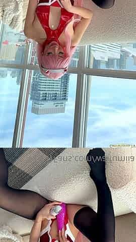 Blonde amateur gives webcam show with toys