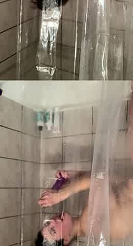 Amateur brunette double toying on webcam