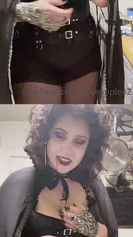 Big boobs milf masturbates with her dildo