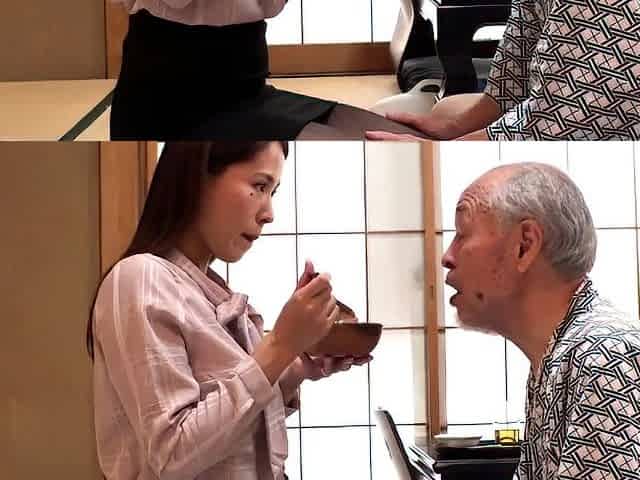 Amateur Asian College Teen Gives Blowjob