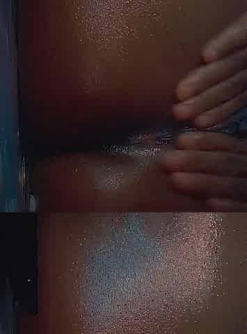 Overweight butt black squirts whilst masturbating.