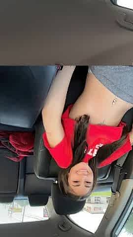 Little Floozy Undresses & Fingers Herself In The Car Whilst This babe Gets Driven Around
