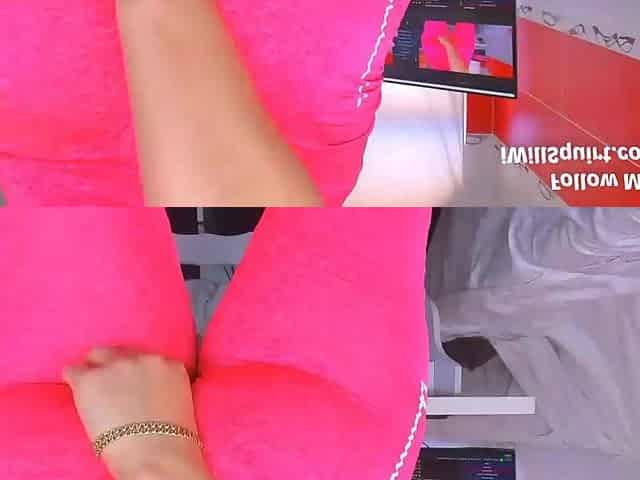 Bubble Booty PAWG Soccer Milf Soaks Yoga Pants In Squirt